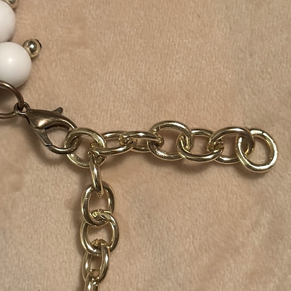 Trifari Beaded White Chunky Necklace - Picture 3 of 3